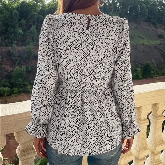 Keyhole back allover print peplum top - Picture 7 of 7